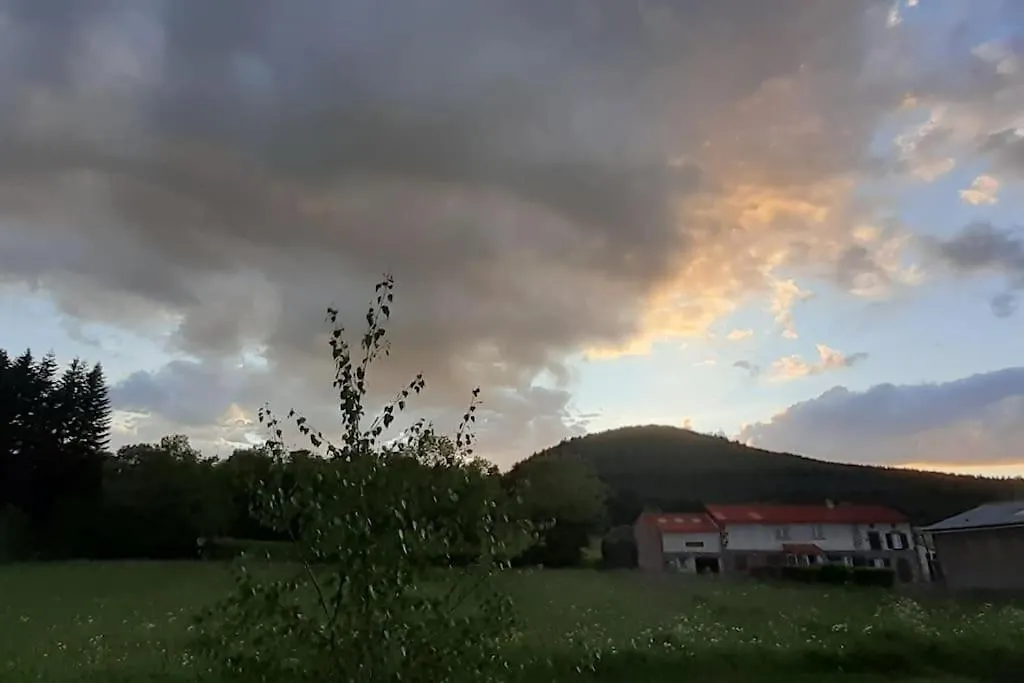 Appartement La Pierre Des Volcans Chaleureux Calme Champetre Aydat